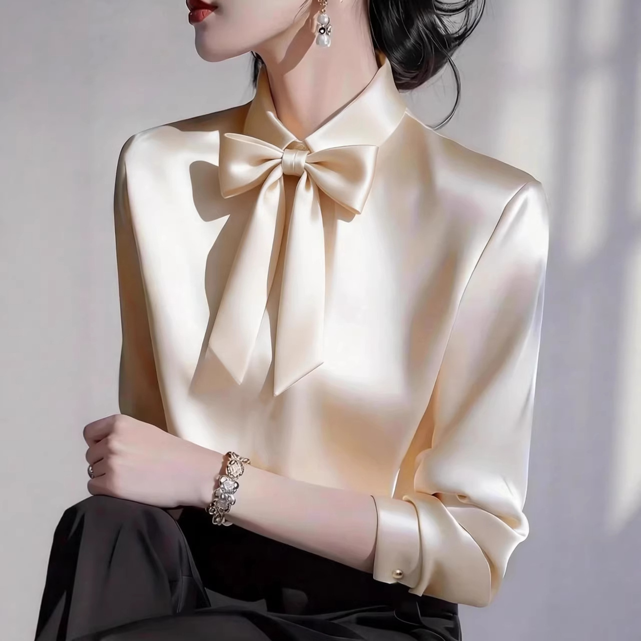 Satin Bow Tie - เสื้อผู้หญิงคอผูกโบว์ผ้าซาติน แขนยาว ปลายแขนติดกระดุม ดีไซน์หรูหรา เหมาะสำหรับใส่ทำงานหรือในโอกาสทางการ