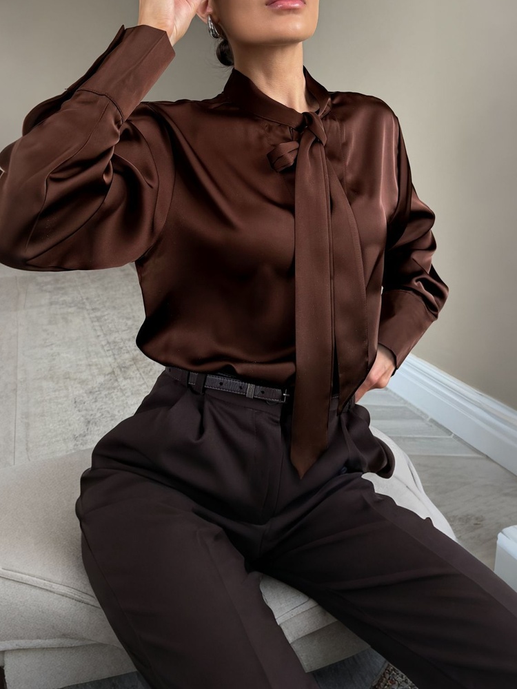 เสื้อเบลาส์ผ้าซาติน Tossy พร้อ - Satin Bow Tie บทวิจารณ์และราคา